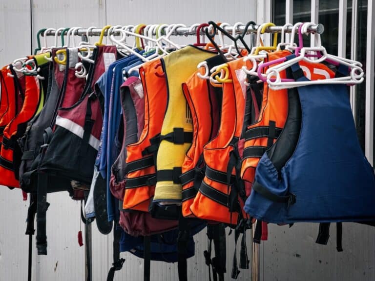 how-do-life-jackets-save-lives-the-best-advice-sailing-on-the-web